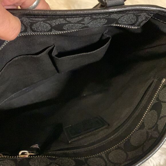 FINAL REDUCTION Coach Signature logo shoulder bag in like new condition - Picture 7 of 14